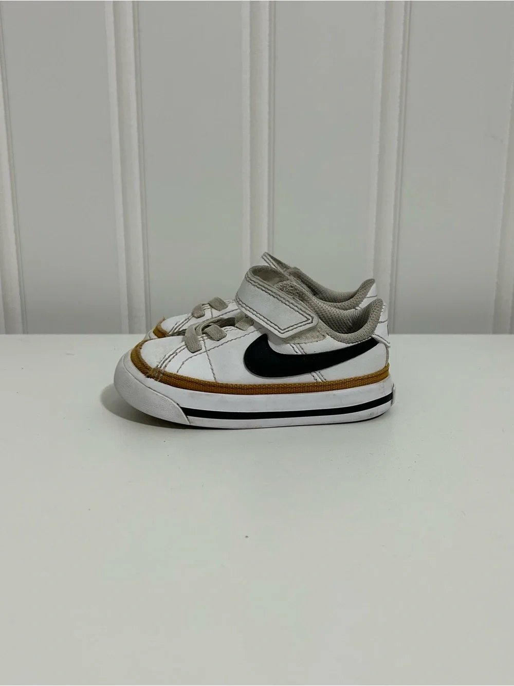 Nike court legacy desert ochre white black